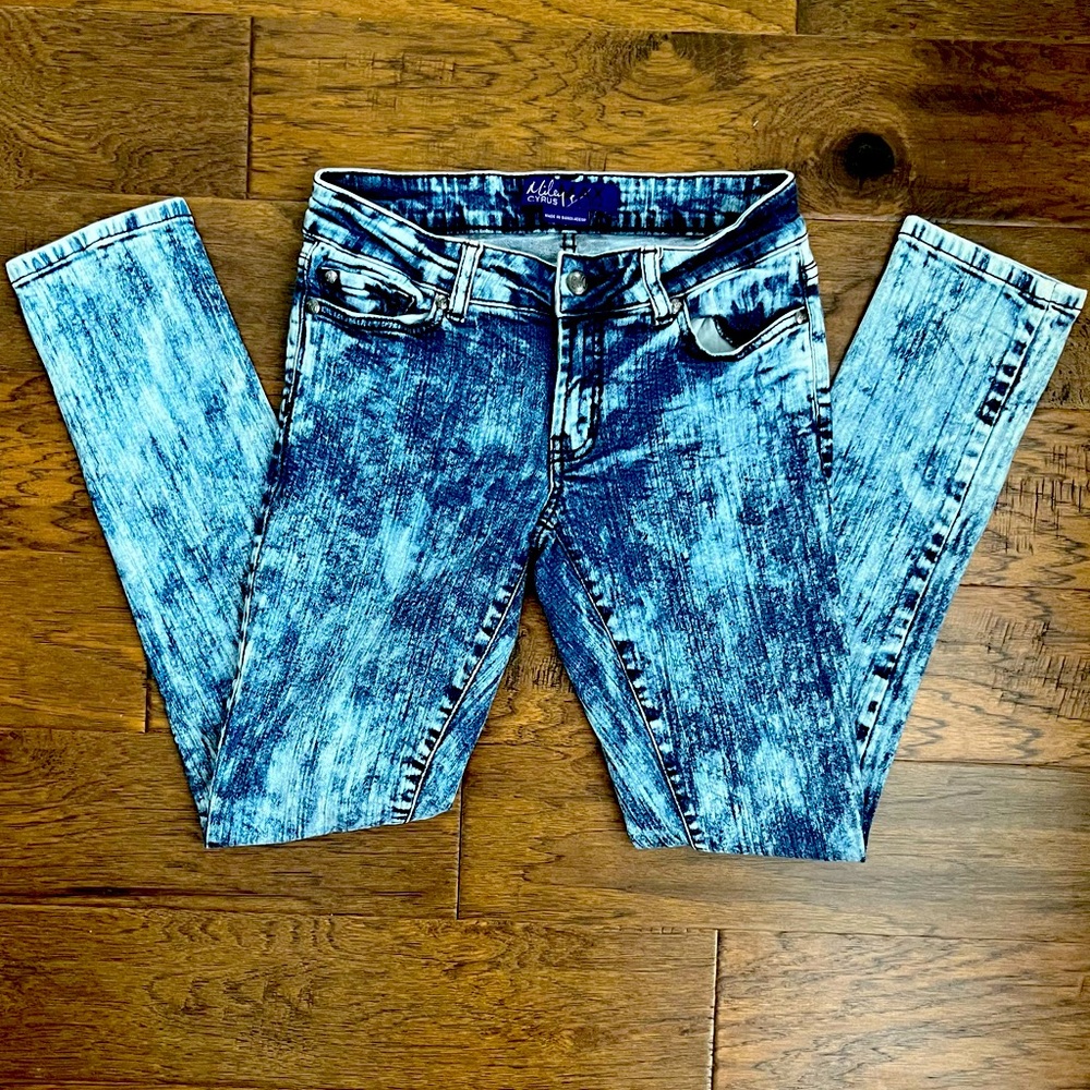Women’s Juniors size 11 Miley Cyrus Max Azria acid washed denim